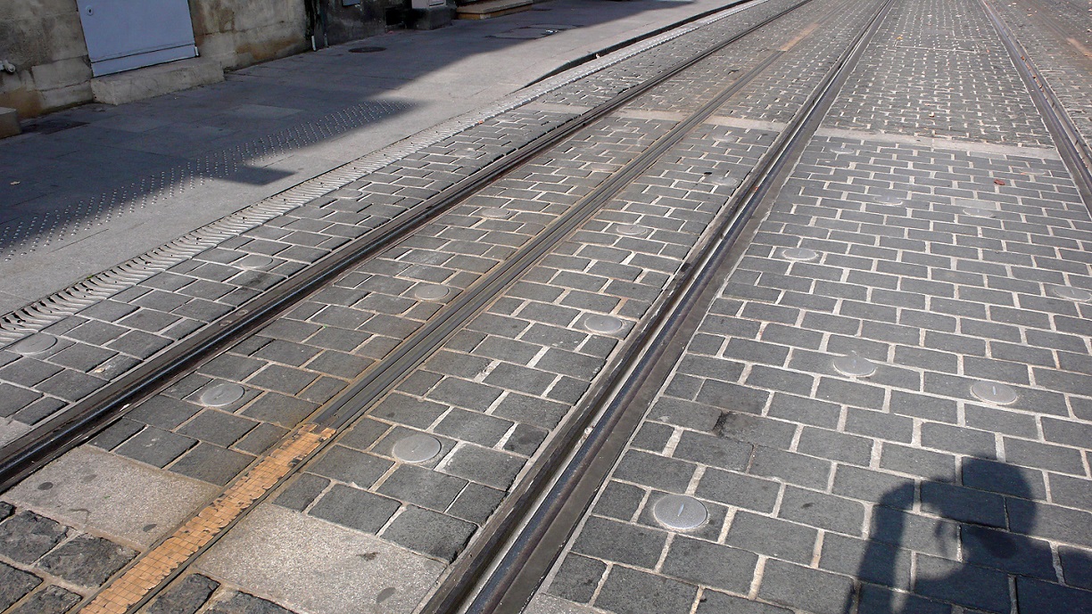 3 Bordeaux_Tramway_Line_B_-_track.jpg